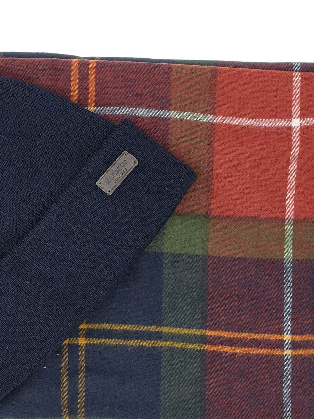 BOX CAPPELLO + SCIARPA BARBOUR  